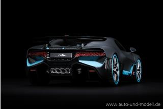 Bugatti Divo schwarz/blau Burago Metallmodell 1:18